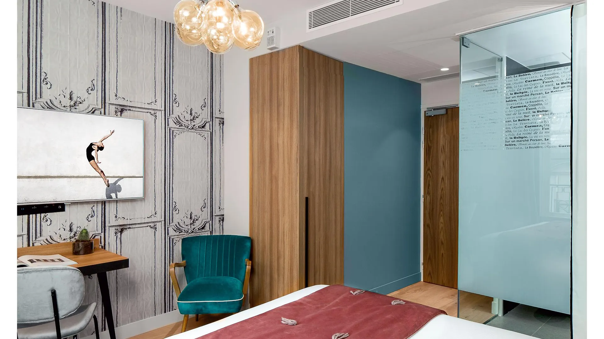Lyric Opera Hotel