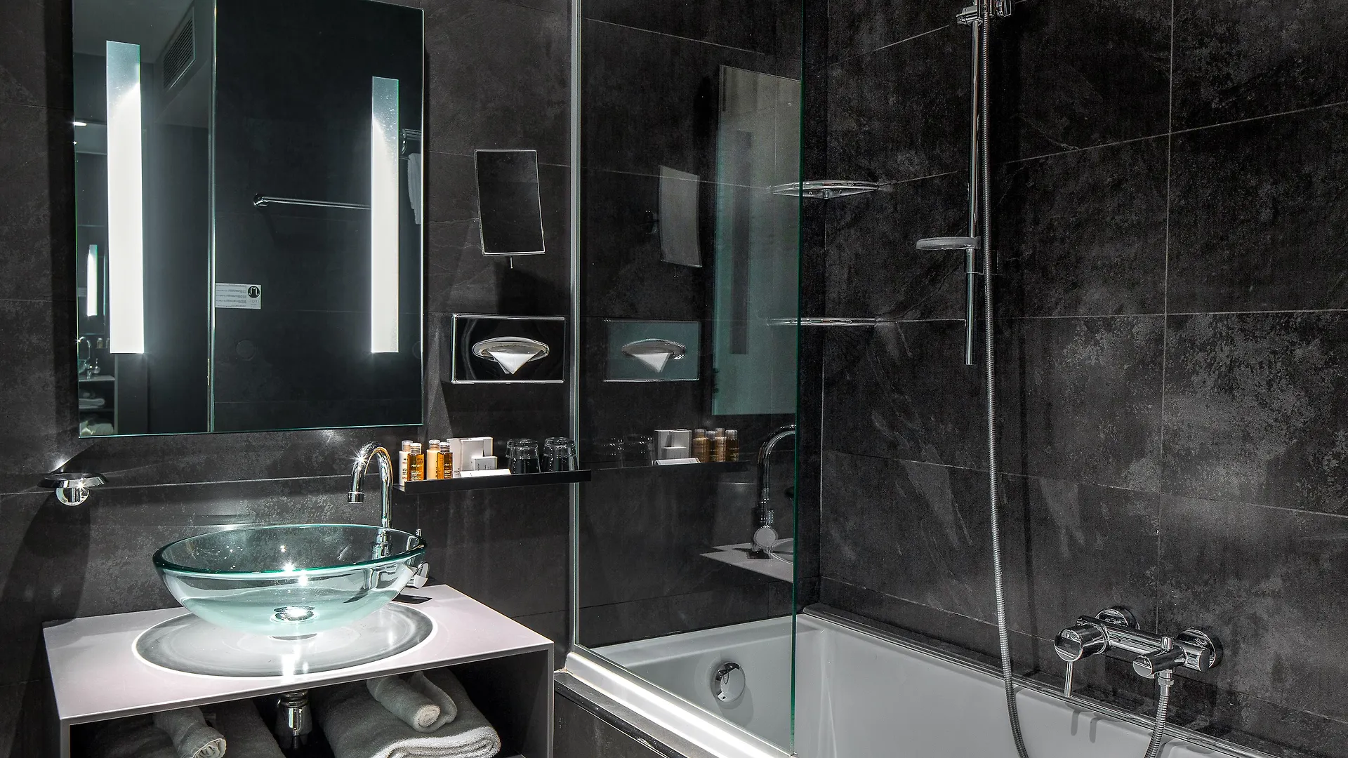 Lyric Opera Hotel 4*