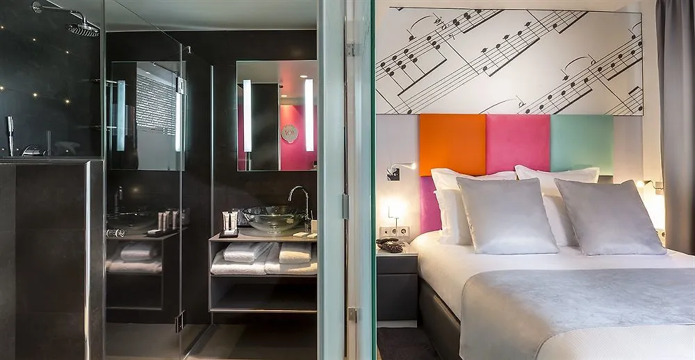 Lyric Opera Hotel 4*