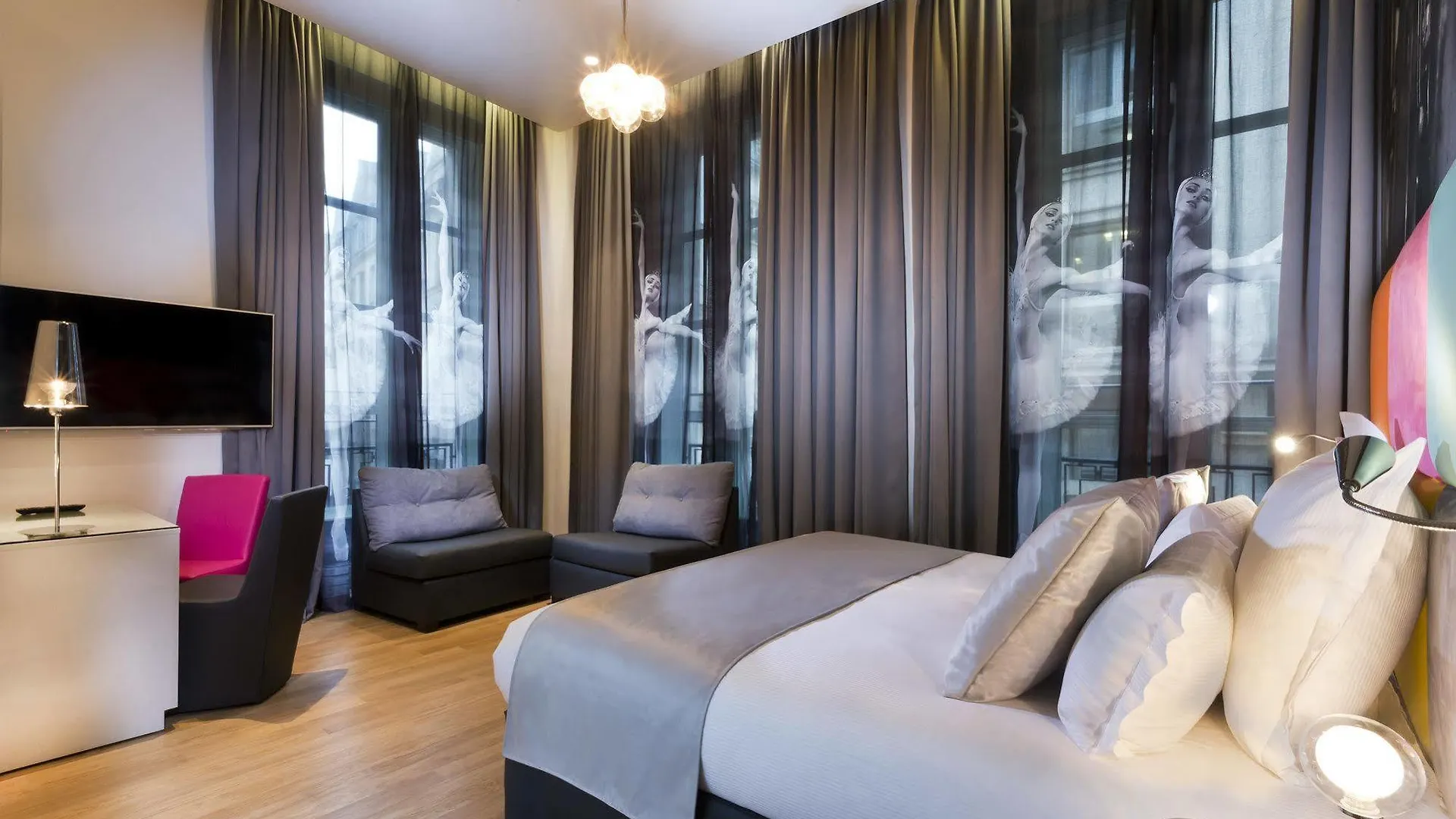 Lyric Opera Hotel