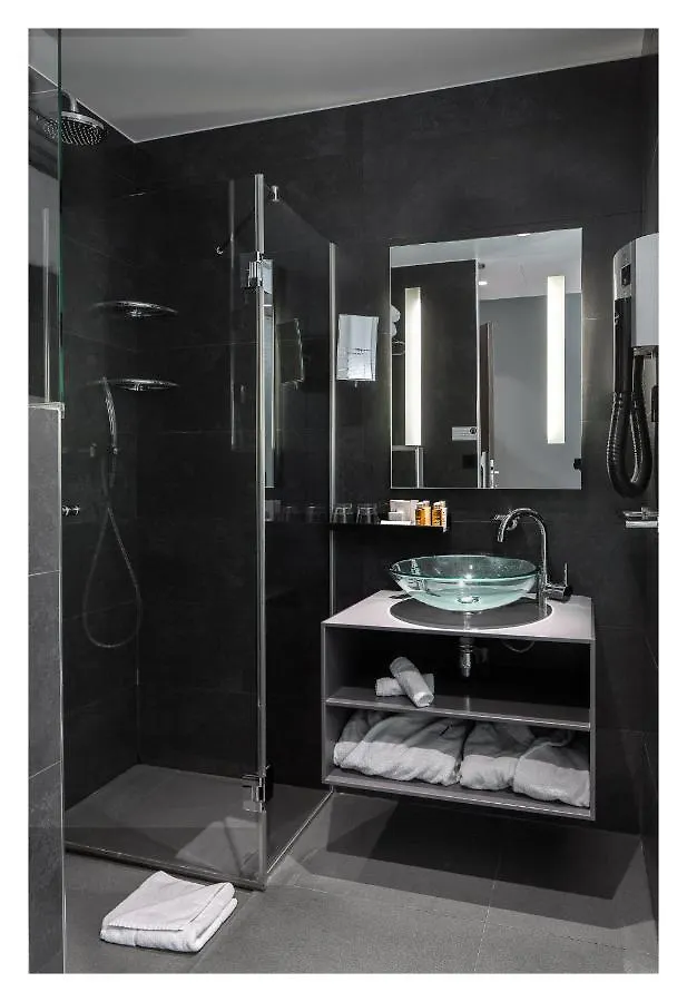 Lyric Opera Hotel 4*