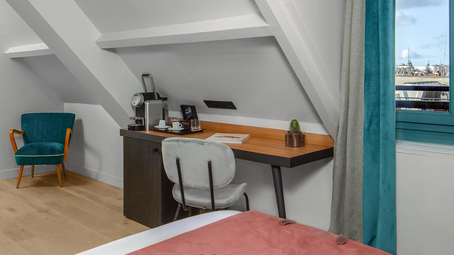 Lyric Opera Hotel Paris