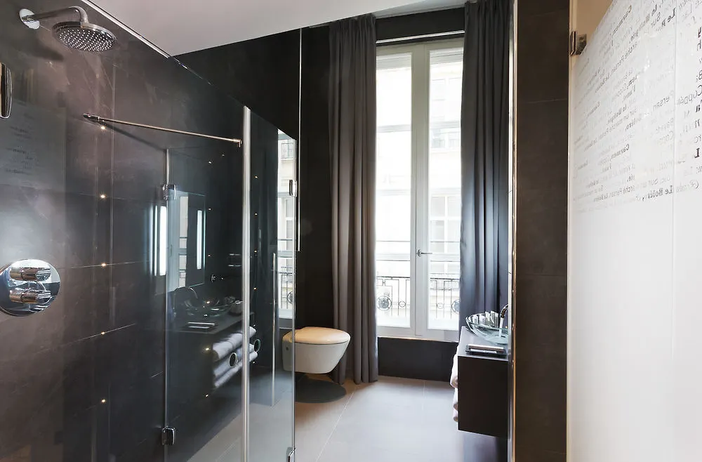 Lyric Opera Hotel 4*