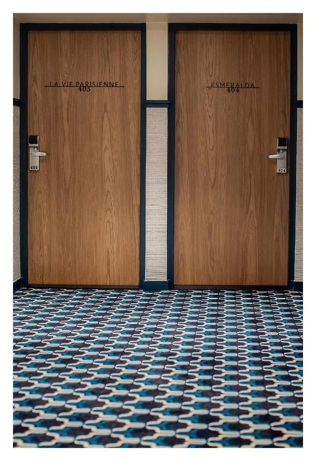 Lyric Opera Hotel 4*