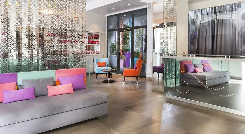 Lyric Opera Hotel